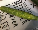 Une image de l'étape 3 de Salade de tomates, courgette et concombre aux sardines, câpres et mozzarella sauce malt.