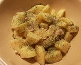 Foto del paso 2 de la receta Patatas fritas marinadas, con salsa thai siracha