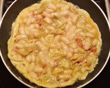 Foto del paso 12 de la receta Tortilla de alcachofas, bacon y judías blancas