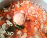 Foto del paso 3 de la receta: Sopa de coditos con albóndiga de pollo 🍵