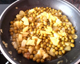 Foto del paso 2 de la receta: Guisantes con calabacín y huevo