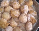 A picture of step 4 of Dahi phulkian.
