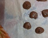 চকোলেট  স্টাফড  চকো  ক্যুকিজ (chocolatr stuffed choco cookies recipe in Bengali) রেসিপির ধাপ 5 ছবি