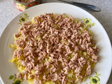 Крабовый салат с зелёным луком