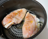 Foto del paso 2 de la receta: Pechuga de pollo rellena de pavo y queso