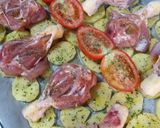 Foto del paso 4 de la receta: Muslos de pollo al horno con patatas 🍗
