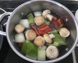Foto del paso 1 de la receta: Paella de pollo y champis