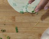 Foto langkah ke 6 dari resep Chong You Bing|| 葱油饼 ||Pancake Bawang Daun China.