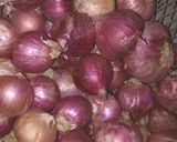 A picture of step 1 of Sirkewali Pyaaz (Pickled Onions).