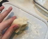 A picture of step 2 of Apple pie bites.