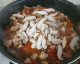 Foto del paso 3 de la receta: Macarrones con pollo, shiitake, espinacas y tomate