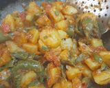 शिमला मिर्च आलू की सब्जी (Shimla mirch aloo ki sabzi recipe in Hindi) रेसिपी चरण 4 फोटो