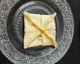 A picture of step 6 of Flower Samosa.