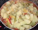 Foto del paso 5 de la receta: Patatas con verduras y filetes de pollo aliñados
