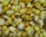 A picture of step 1 of Makhana bhel chat.