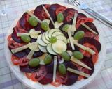 Foto del paso 4 de la receta Carpaccio de tomate corazón y remolacha con queso ahumado