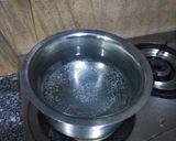 A picture of step 1 of White Sauce Pasta.