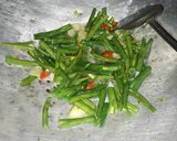 Foto langkah ke 3 dari resep Oseng buncis tahu feat daun kemangi😉.