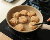 Foto langkah ke 3 dari resep Chicken Tsukune / Bola Ayam Jepang Devina Hermawan.