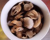 Hình bước làm 1 của món Thiên lý xào chay nấm rơm
