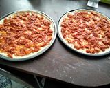 Une image de l'étape 3 de Pizza au lardon et des tranches de salami de dinde.