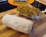 Foto del passaggio 3 della ricetta Roll di pancarrè con salmone e pistacchio