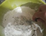 Foto del paso 2 de la receta: Pizza Casera saborizada extra rápida
