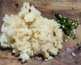 राजगिरा पिठाचे थालीपीठ (Rajgira pithache thalipeeth recipe in marathi) रेसिपी स्टेप 2 फोटो 