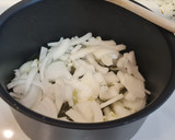 Foto del paso 2 de la receta: Rollitos de pollo y jamón en salsa de pimientos del piquillo