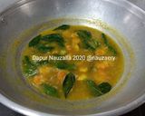 Foto langkah ke 3 dari resep Udeung Masam Keueng (Kuah Udang Asam Pedas).