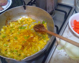 Foto del paso 3 de la receta: Pollo guisado con papas y zanahoria