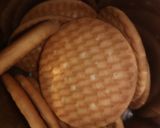 A picture of step 2 of Marie biscuits ladoo.