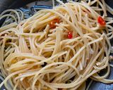A picture of step 4 of Aglio Olio e Peperoncino.