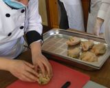 Foto del paso 5 de la receta: Suprema rellena de espinaca con salsa de morrón