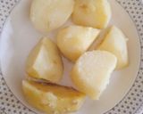 A picture of step 1 of Garlic potatoes croquettes.