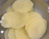 A picture of step 1 of Aloo k pakoray.