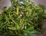 Foto langkah ke 2 dari resep Kangkung Tumis Terasi.