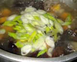 Foto langkah ke 6 dari resep Sup Ayam Jamur Kuping.