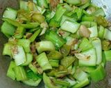 Foto langkah ke 4 dari resep Tumis Sawi Pakcoy.
