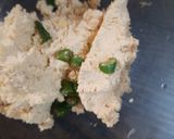 A picture of step 3 of Chana dal pakodi.