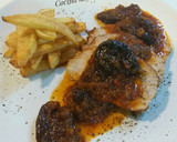 Foto del paso 7 de la receta: Lomo de cerdo en salsa con ciruelas pasas