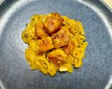 Foto del passaggio 9 della ricetta Tempeh fritto, con cipolle stufate al curry piccante