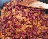 A picture of step 4 of Quick chilli, bean n salad wrap.