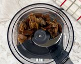 A picture of step 1 of Energy Bites with Dates.