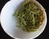 লাউ আলুর খোসার পকোড়া (lau aalu r khosar pakoda recipe in bengali ) রেসিপি ধাপ - 1 ছবি