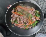 Foto del paso 6 de la receta: Wok de verduras, tallarines y pavo