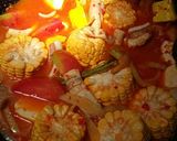 Foto langkah ke 4 dari resep Tom yam suki isi cumi otak otak dan bahan seadanya.