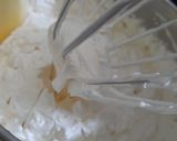 Foto langkah ke 2 dari resep Buttercream lembut simple.