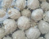 Foto langkah ke 5 dari resep Bakso Sapi...kenyal enak tanpa baking powder 😍👍.