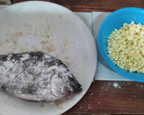 Foto del paso 2 de la receta: Mojarra frita al ajo